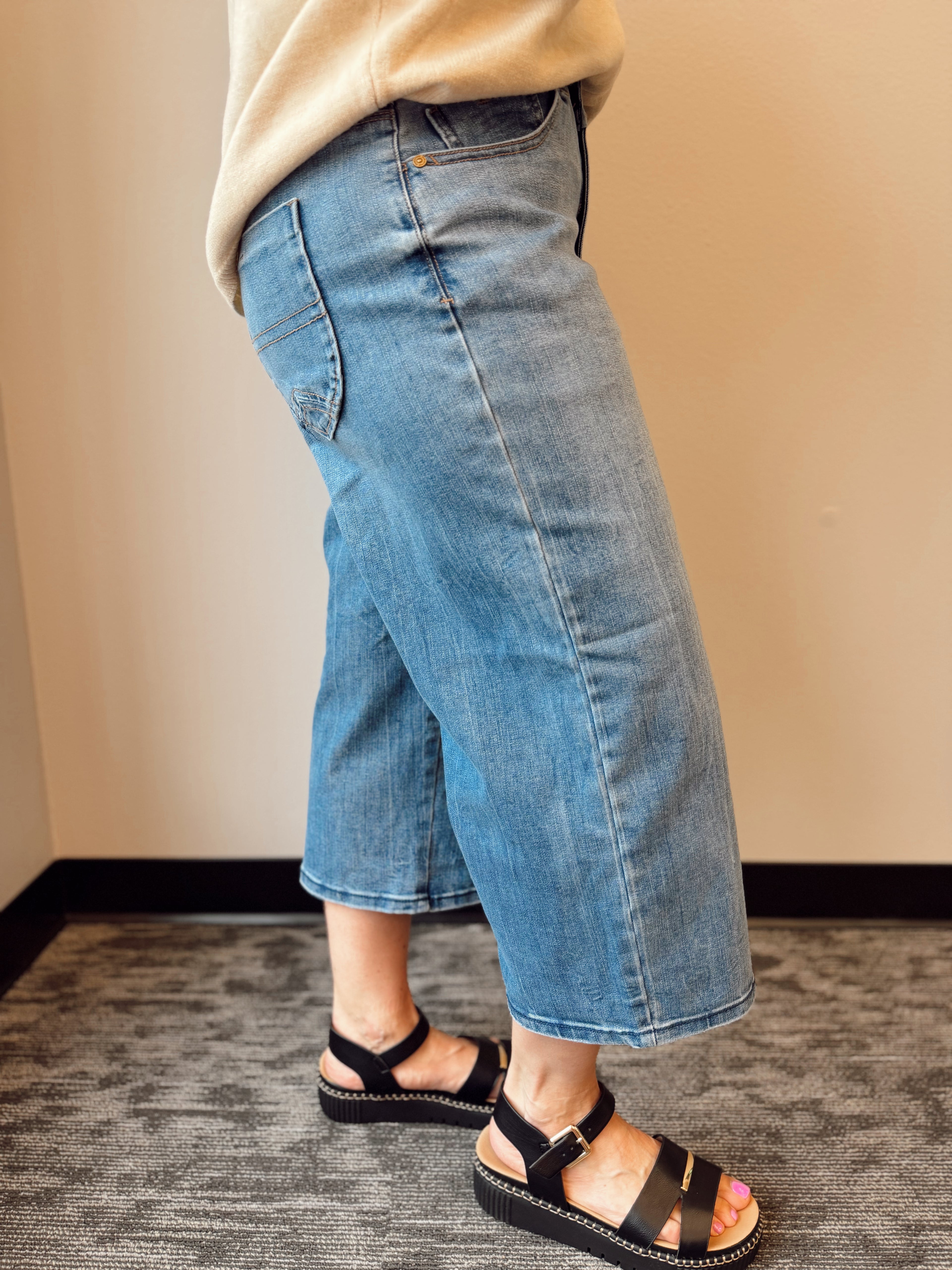 Chrissy Capri Jeans